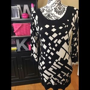 WHITE HOUSE BLACK MARKET TUNIC SWEATER SIZE SMALL